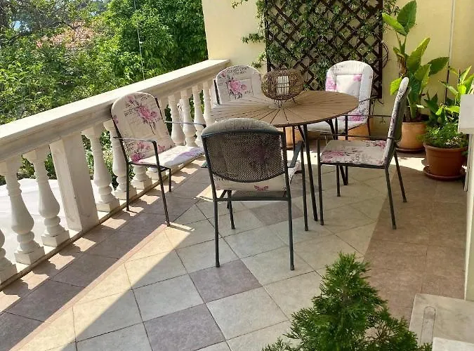 诺亚公寓酒店 *